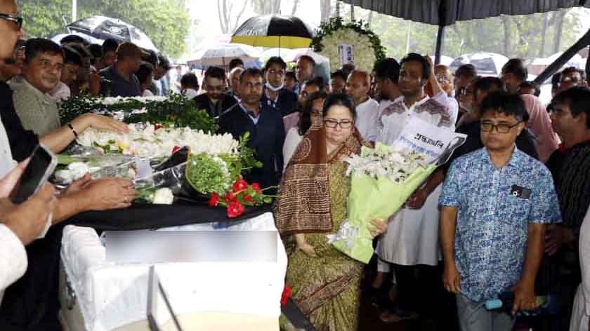 শহীদ মিনারে সৈয়দ মনজুরুল ইসলামকে সর্বস্তরের মানুষের শ্রদ্ধা