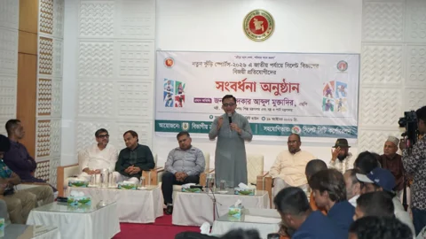 খেলাধুলাকে পেশা হিসেবে প্রতিষ্ঠা করতে হবে: বাণিজ্যমন্ত্রী