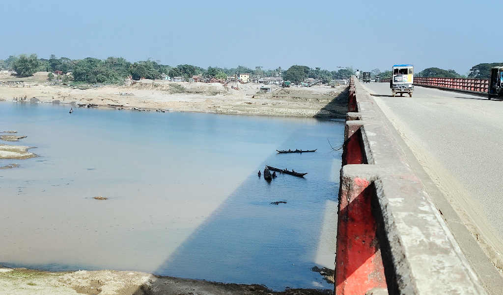 সিলেটে ভ্রাম্যমাণ আদালতের অভিযানে হামলা, তাঁতী দল নেতাসহ ৪ জনকে কারাদণ্ড