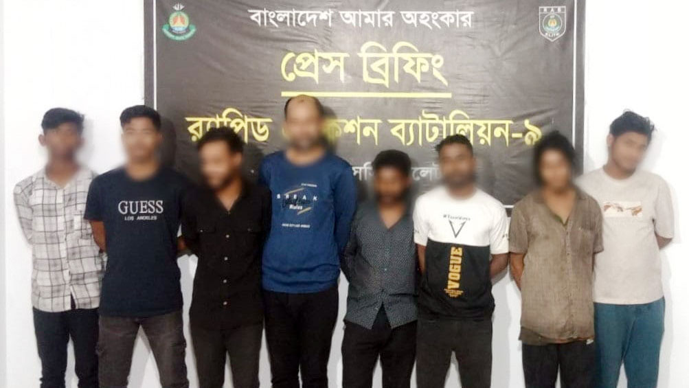 সিলেটে এক রাতে ১৬ ছিনতাইকারী আটক