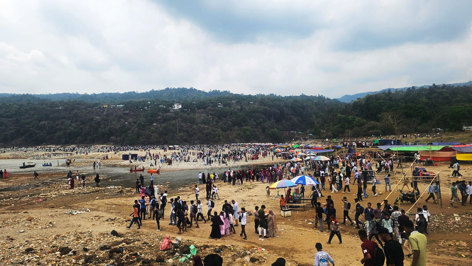 ঈদের ছুটিতে গোয়াইনঘাটের পর্যটনকেন্দ্রগুলোয় ভিড়