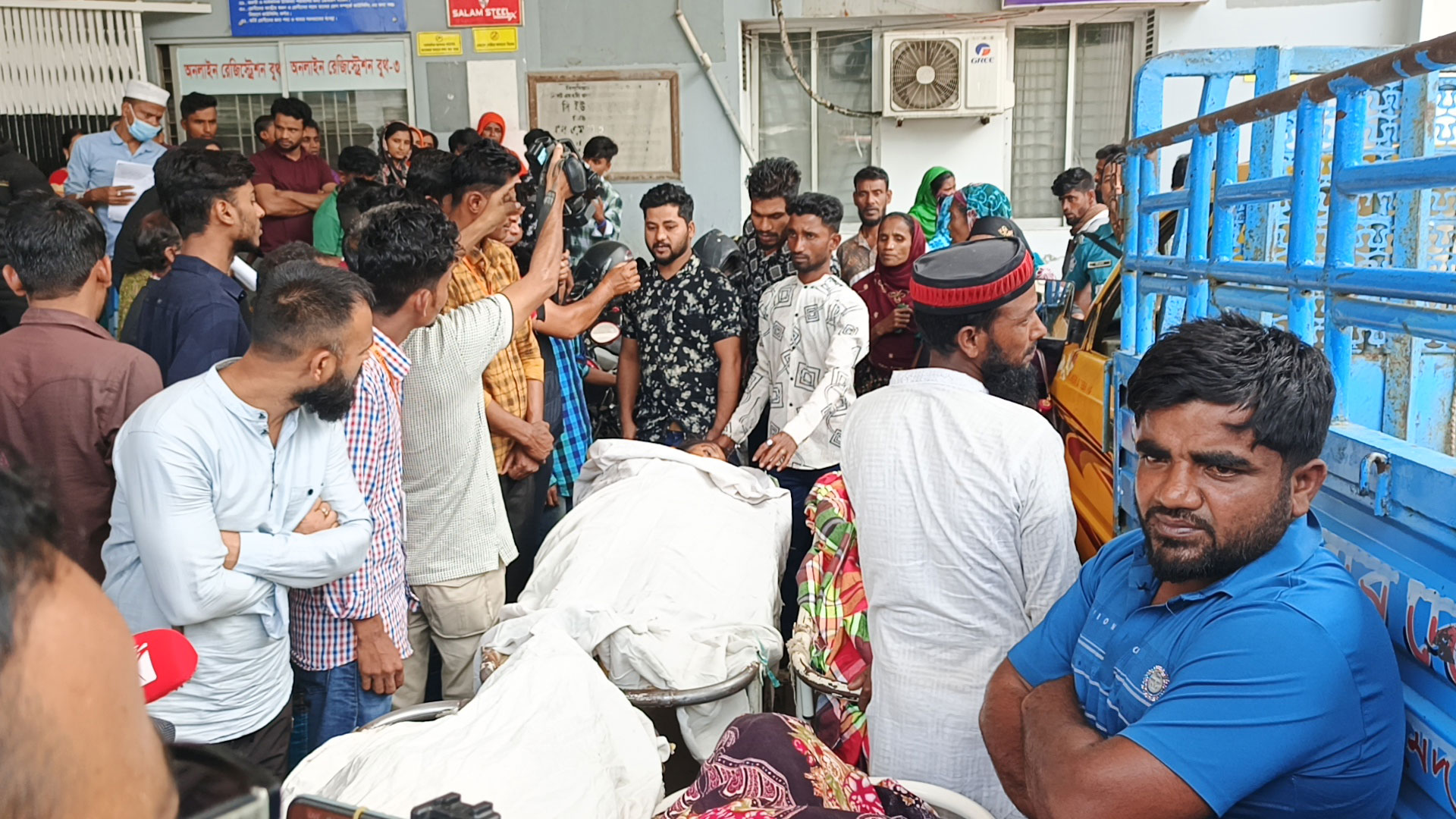 সিলেটে ট্রাক-পিকআপ মুখোমুখি সংঘর্ষে ৮ শ্রমিক নিহত