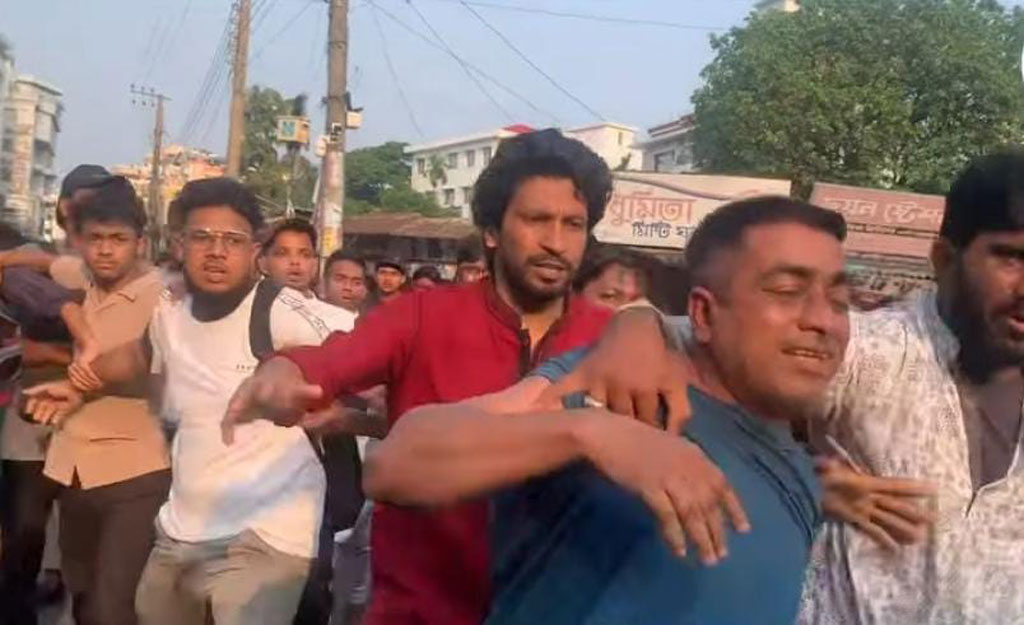 সিলেটে সাবেক ছাত্রলীগ নেতাকে গণধোলাই দিয়ে পুলিশে সোপর্দ