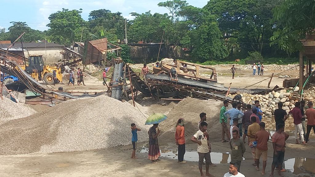 সিলেটে পাথর ভাঙার ১৭ মিল অচল করে দিয়েছে প্রশাসন