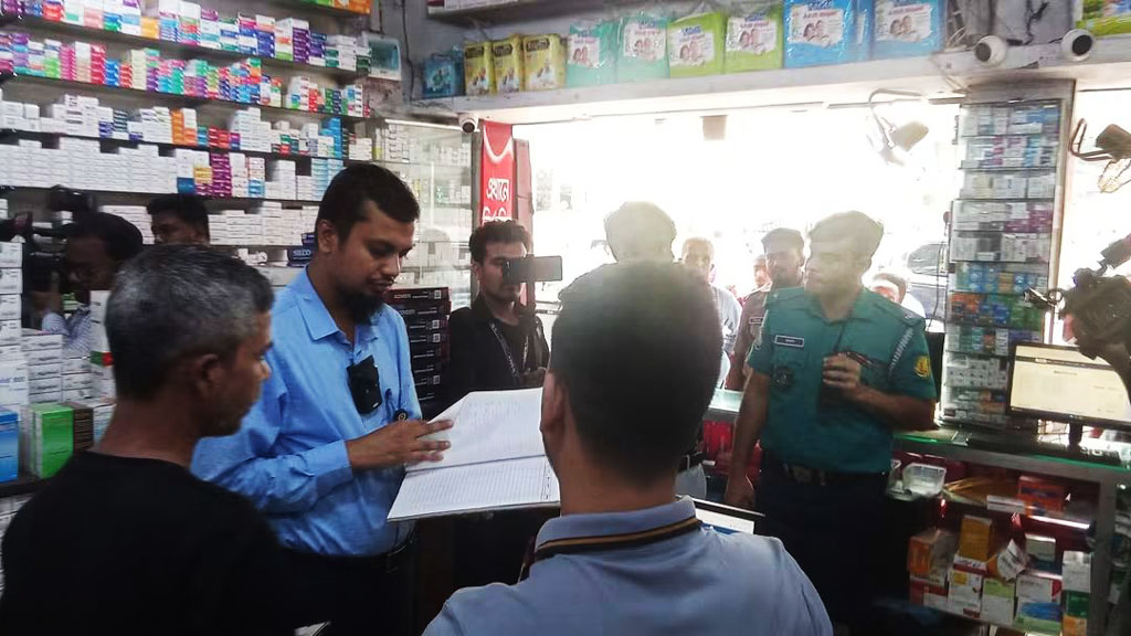 সিলেটে মেয়াদোত্তীর্ণ ওষুধ জব্দ,ফার্মেসিকে জরিমানা