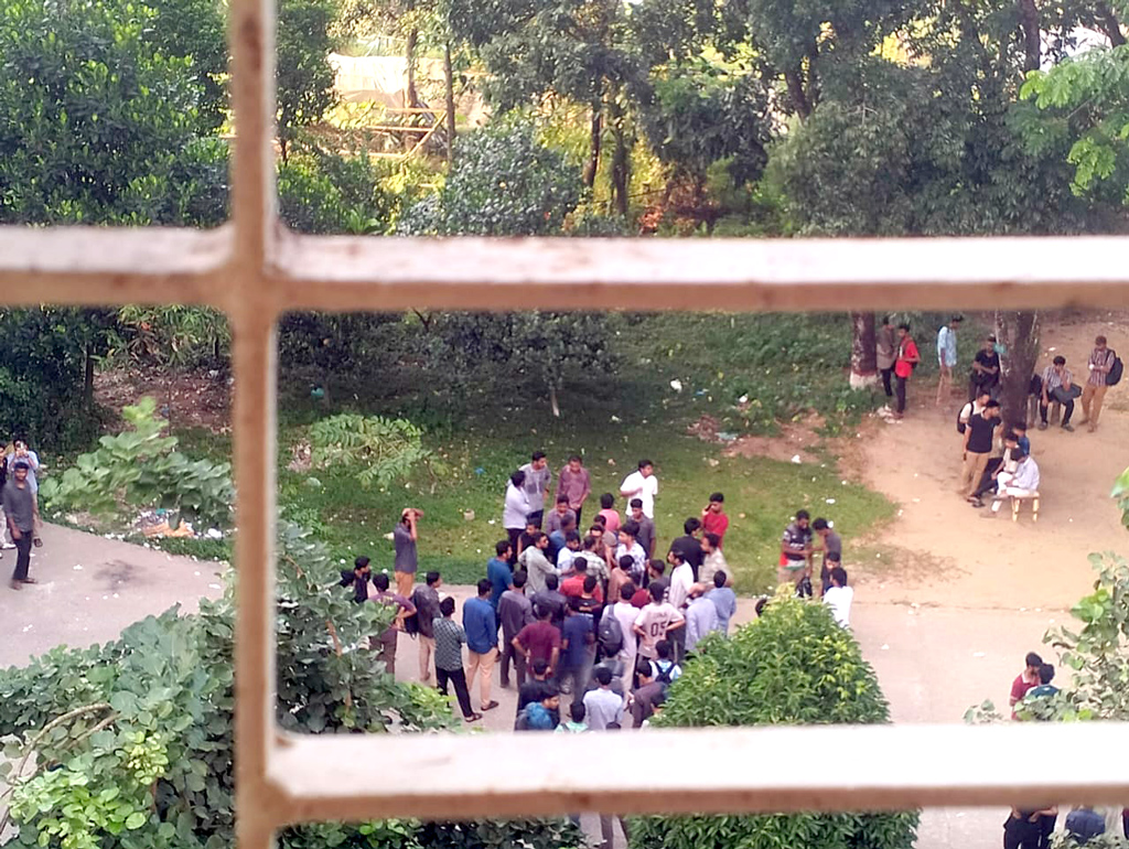 সিকৃবিতে ছাত্রদলের ২ গ্রুপের মধ্যে হাতাহাতি, সাংবাদিককে হেনস্তার অভিযোগ