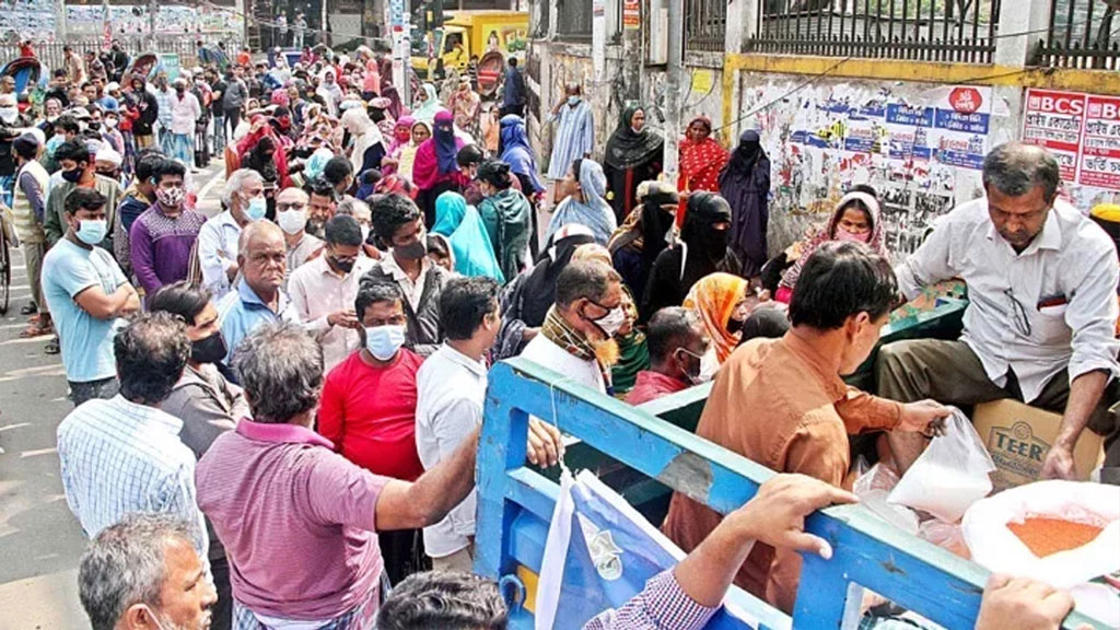 ভোজ্যতেলের দাম লিটারে ৩৫ টাকা বাড়াল টিসিবি
