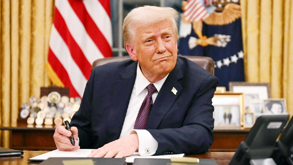 গ্রিনল্যান্ড না দেওয়ায় ইউরোপের ৮ দেশের ওপর শুল্ক বসালেন ট্রাম্প