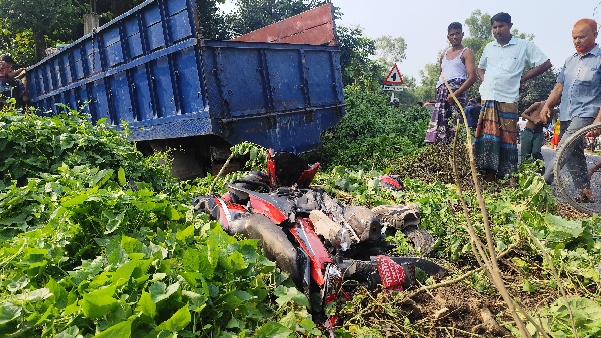 ঠাকুরগাঁওয়ে ট্রাকচাপায় মা-ছেলে নিহত