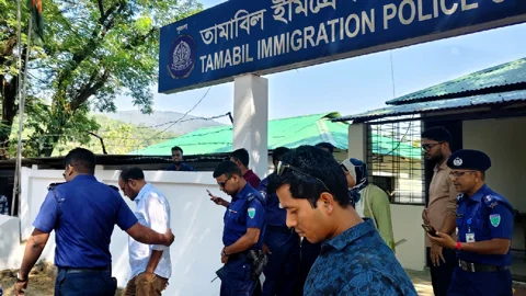 সিলেটের তামাবিল ইমিগ্রেশনে উপজেলা আ.লীগের নেতা কামাল আটক