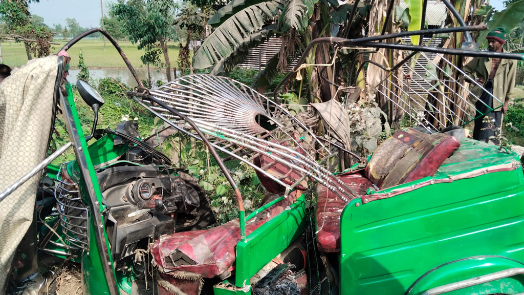টাঙ্গাইলে বাস-অটোরিকশার মুখোমুখী সংঘর্ষ, নিহত ৩