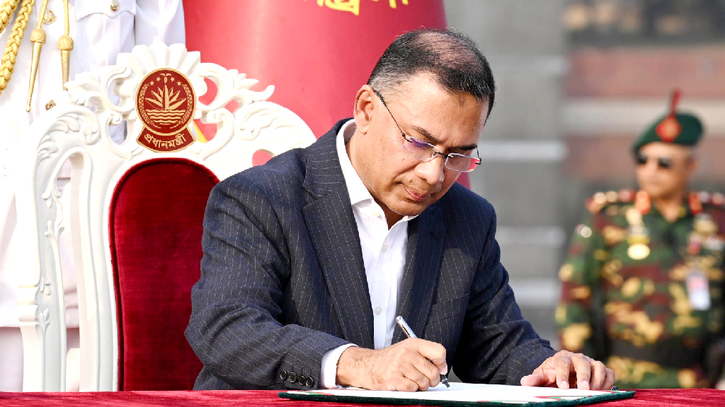 নিজের হাতে এক মন্ত্রণালয় দুই বিভাগ রাখলেন তারেক রহমান