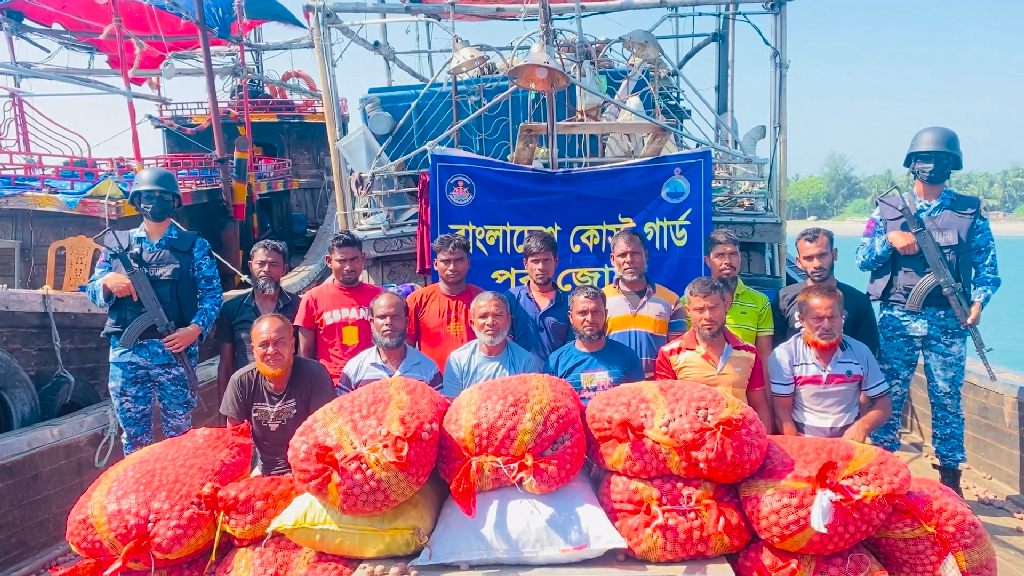 মিয়ানমারে খাদ্যপণ্য পাচারের সময় আটক ১৩