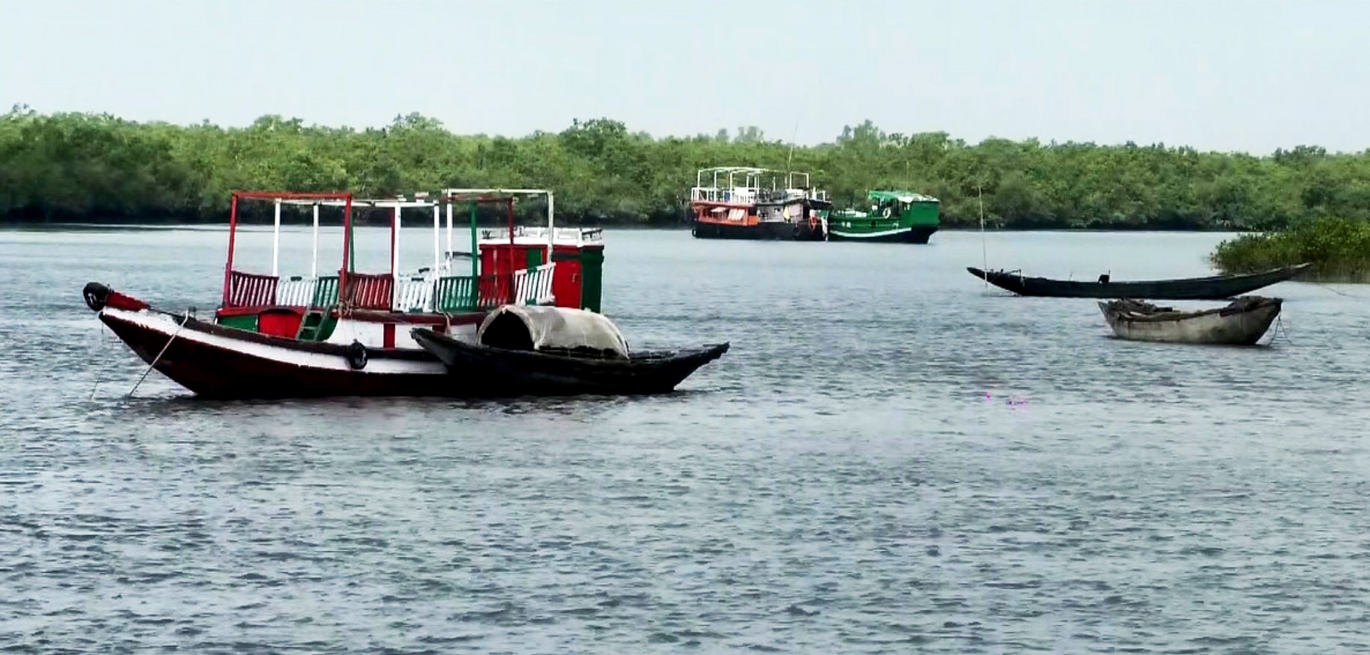 মুক্তিপণ দিয়ে জলদস্যুদের কবল থেকে মুক্তি পেলেন শ্যামনগরের ৬ জেলে