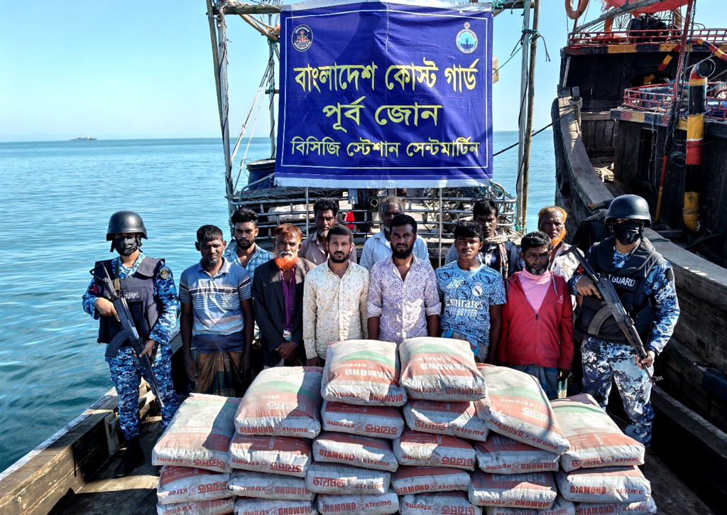 মিয়ানমারে পাচারের সময় ৬০০ বস্তা সিমেন্টসহ আটক ১১