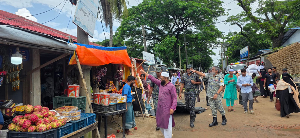 টেকনাফে রোহিঙ্গা ক্যাম্পে ৪০টি অবৈধ দোকানপাট উচ্ছেদ