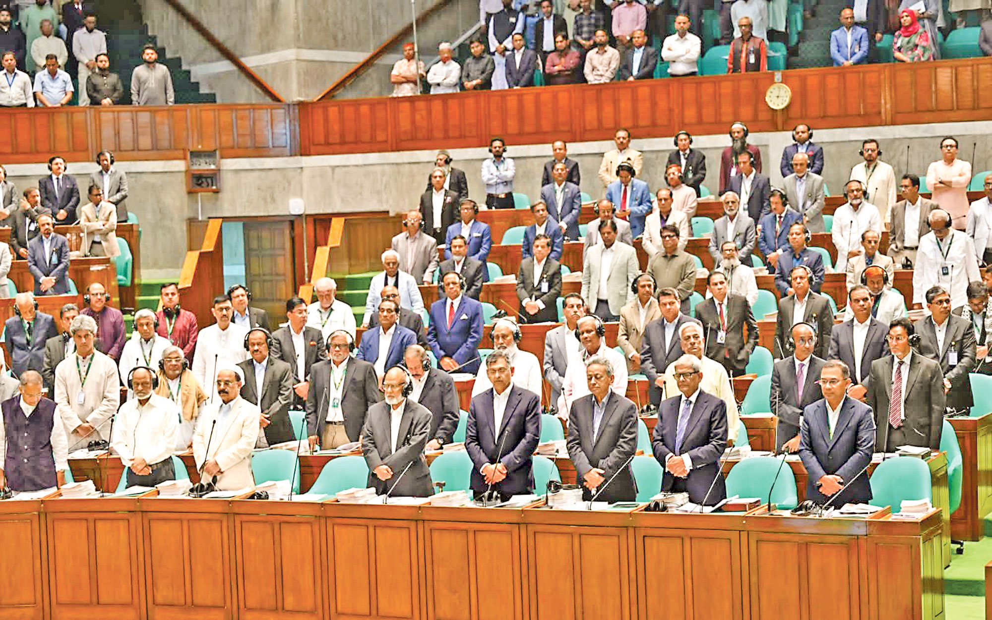 সংসদ অধিবেশন শুরু: প্রথম দিনেই সংসদে উত্তাপ