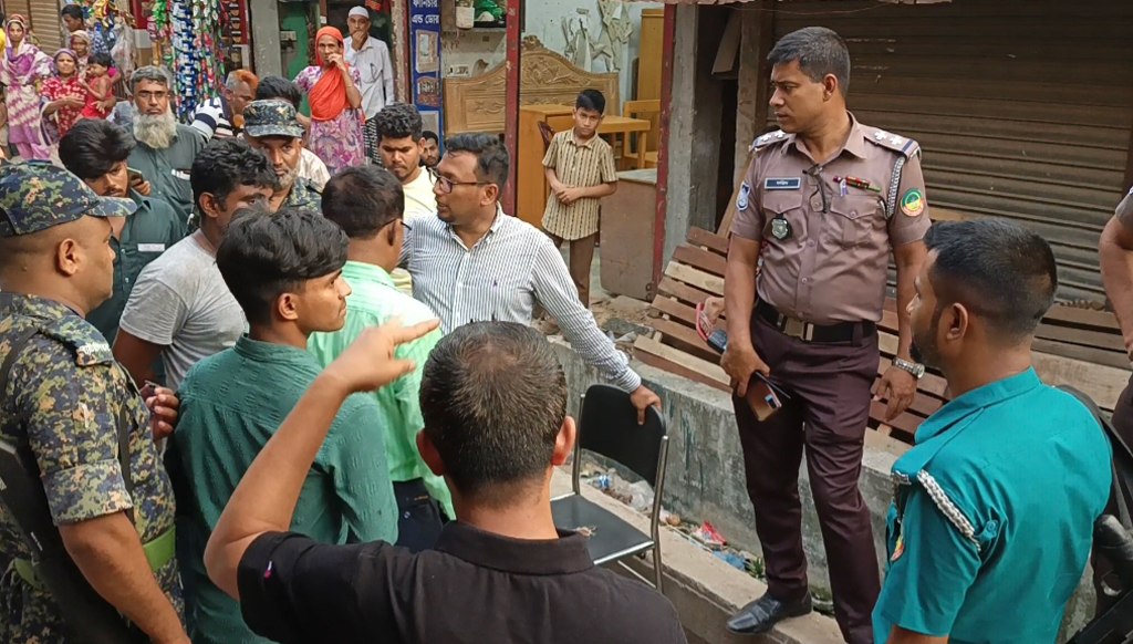 টঙ্গীতে পলিথিন কারখানায় জরিমানা, বিদ্যুৎ-সংযোগ বিচ্ছিন্ন‎