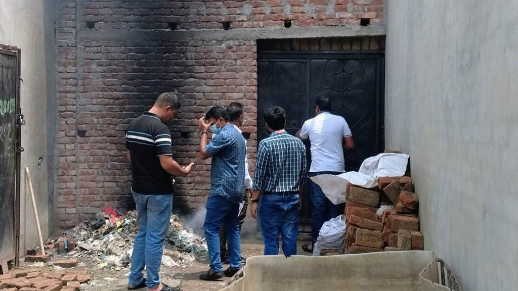 টঙ্গীতে পলিথিনের কারখানায় অভিযান, সিলগালা  ‎