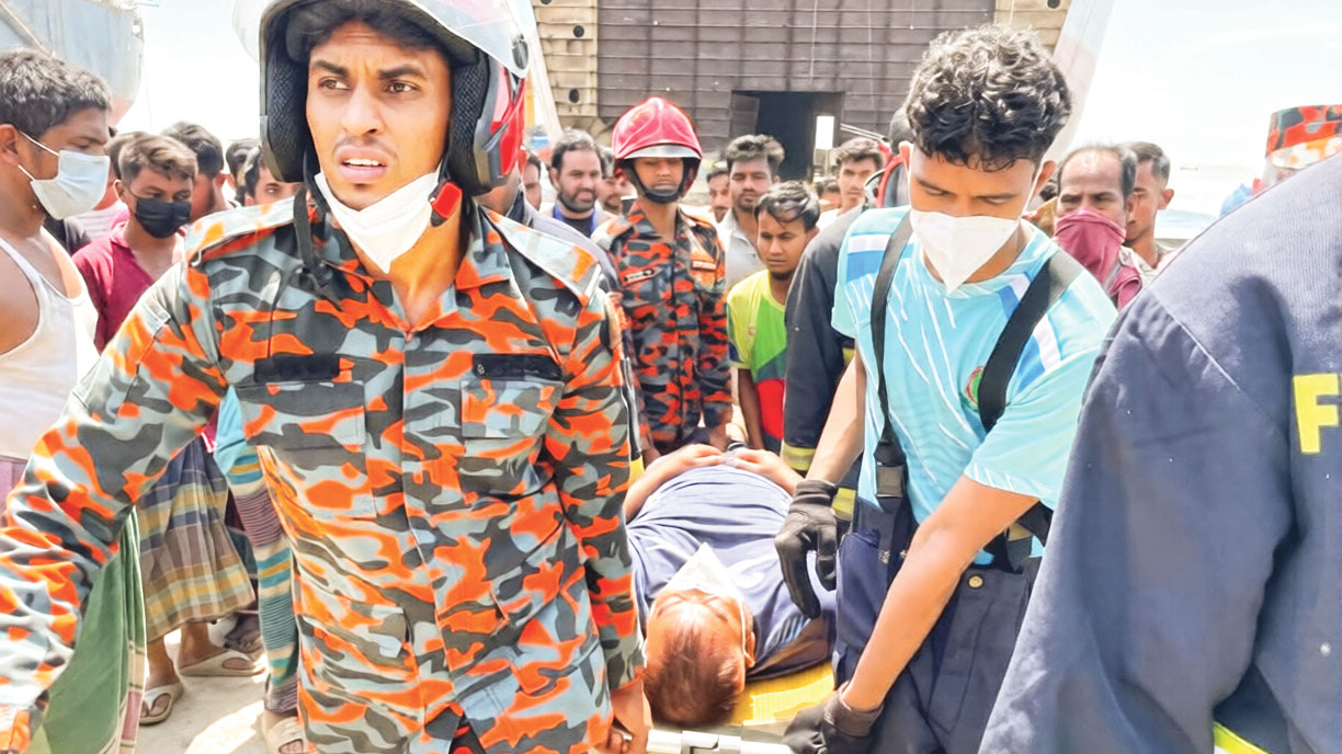 সাগরপাড়ে বিষাক্ত সকাল