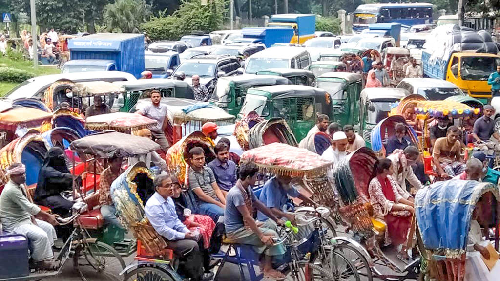 ঢাকার রাস্তায় সময়ের অপচয়