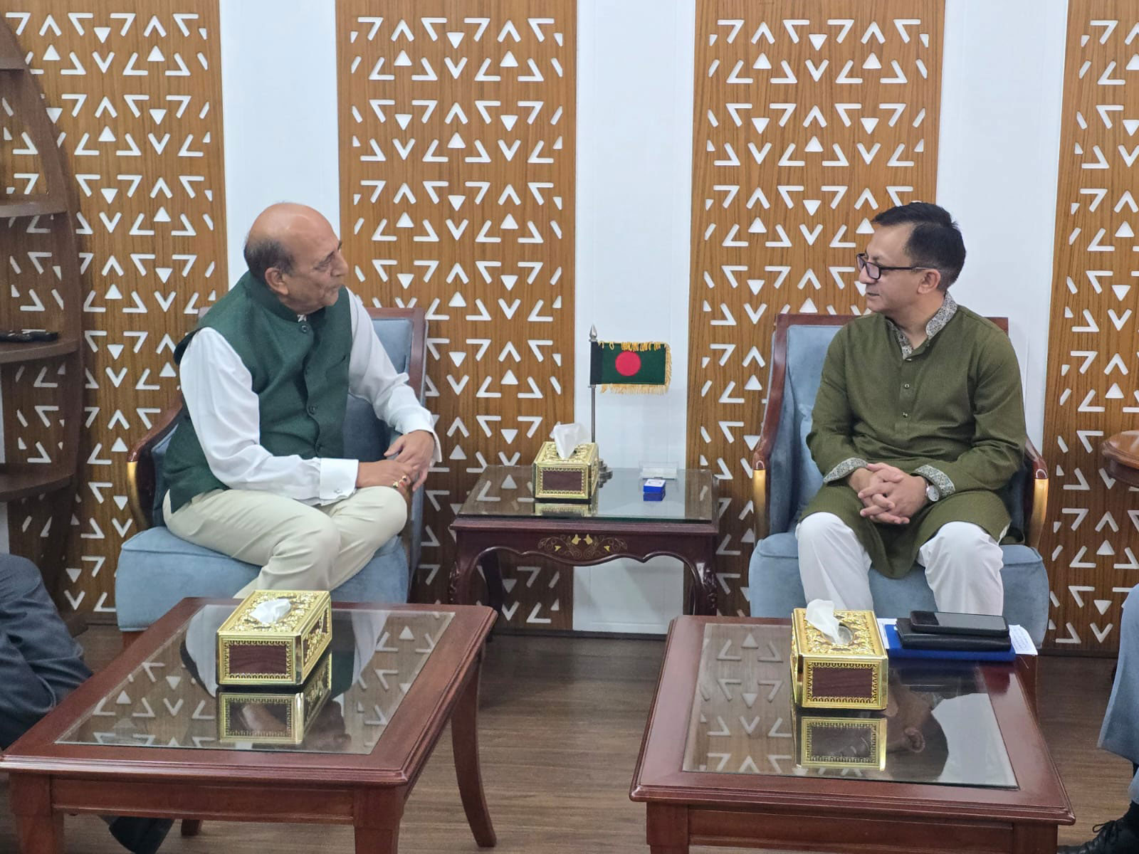 দীনেশ ত্রিবেদীর সঙ্গে বৈঠকে বাণিজ্যমন্ত্রী, আলোচনায় যা উঠে এল