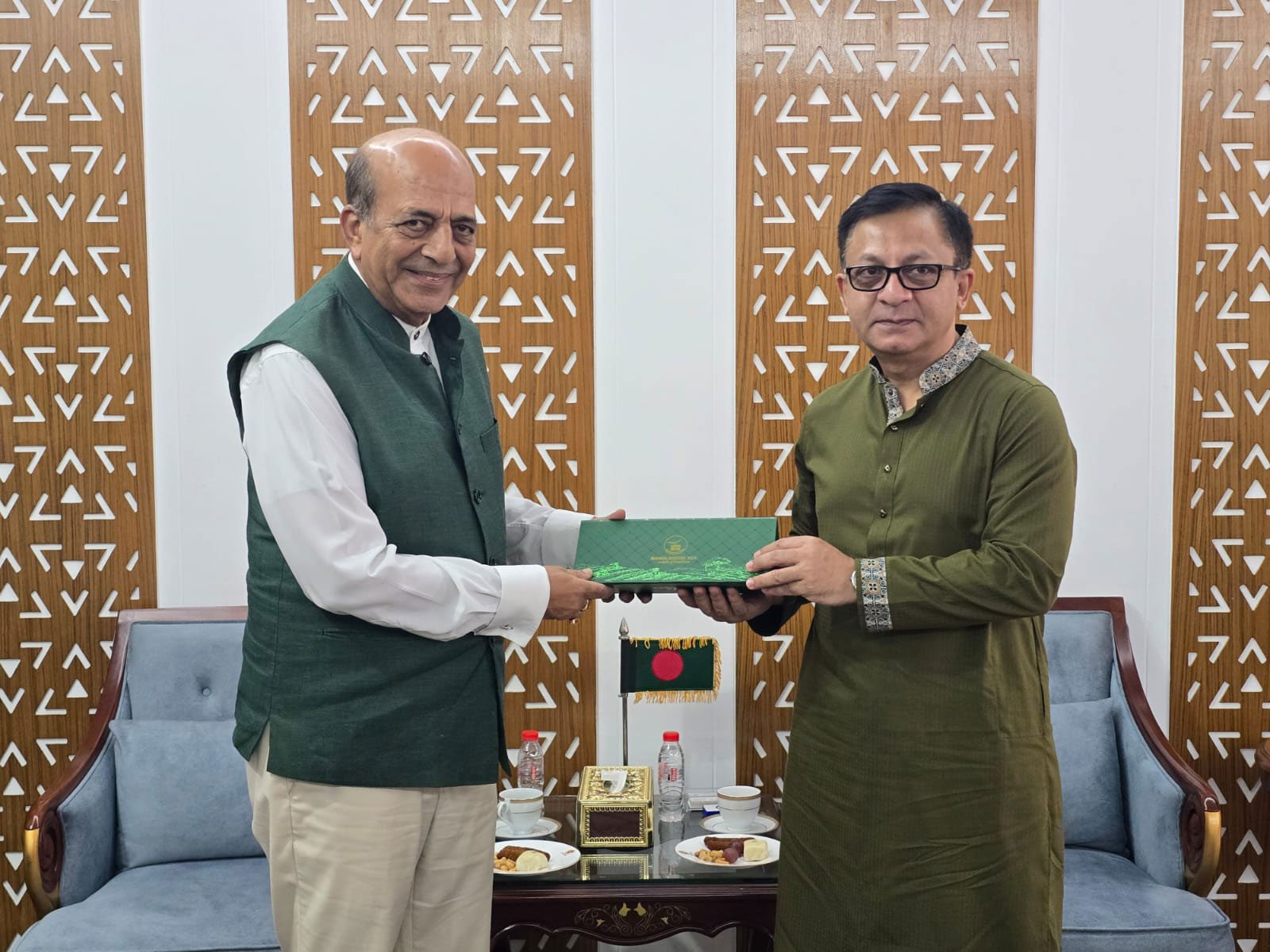 পোশাকে ‘মেড ইন বাংলাদেশ’ লেখা দেখে গর্বিত বোধ করি: দীনেশ ত্রিবেদী