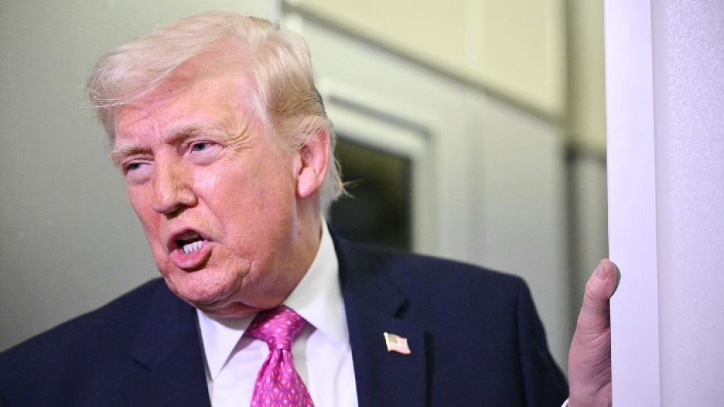 চুক্তি না হলে ইরানকে উড়িয়ে দেব: ট্রাম্প