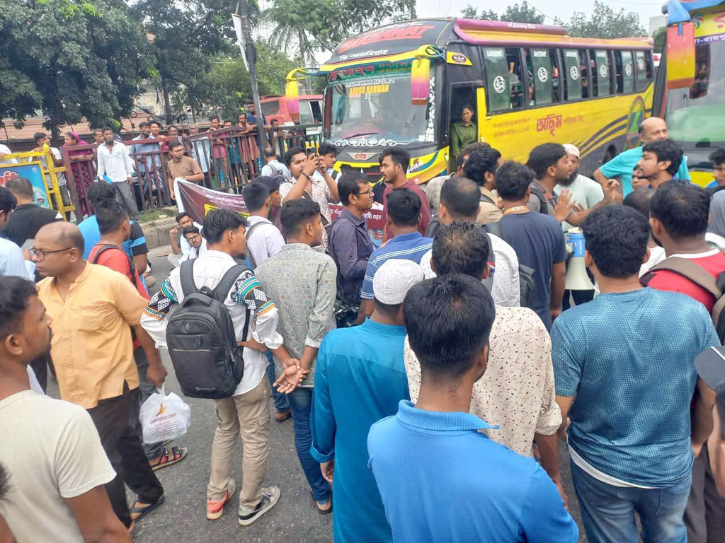 ইউআইইউ শিক্ষার্থীদের আন্দোলনে ঢাকা ব্লকেডের হুঁশিয়ারি