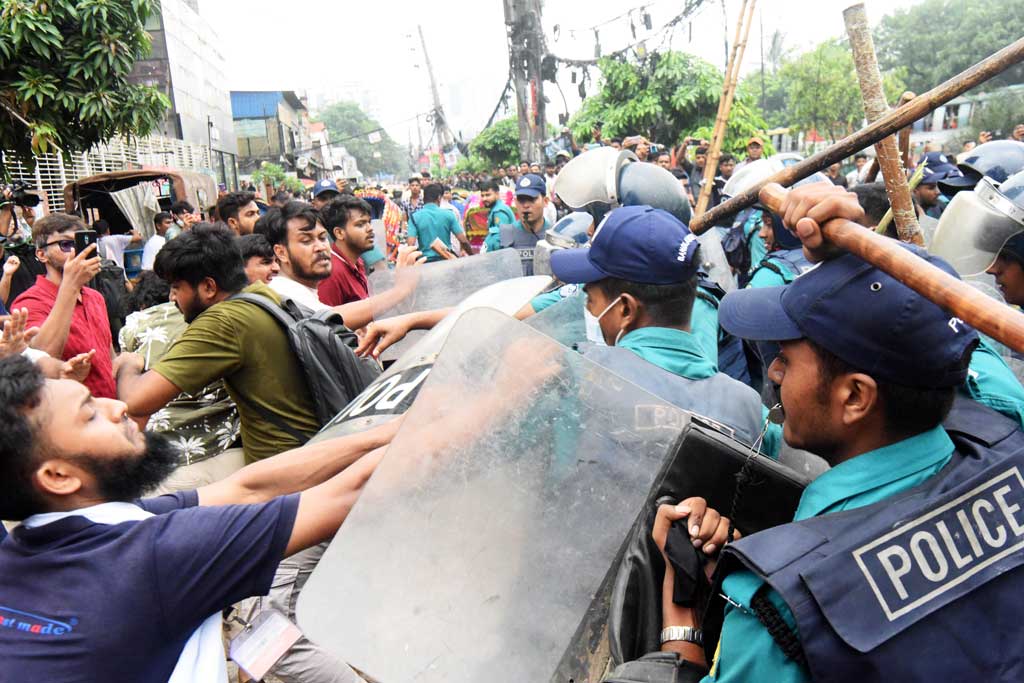 ইউআইইউ শিক্ষার্থীদের বহিস্কারের সিদ্ধান্ত ও পুলিশ কর্মকর্তা প্রত্যাহার
