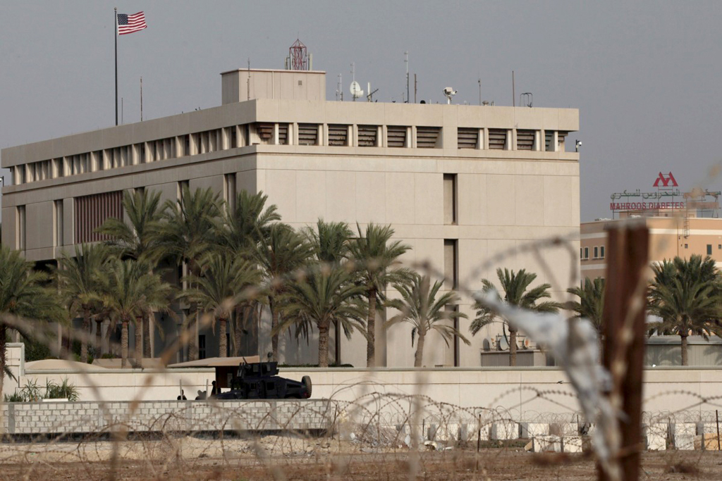 বাহরাইনে অবস্থানরত মার্কিন নাগরিকদের ‘ঘরে থাকার’ পরামর্শ