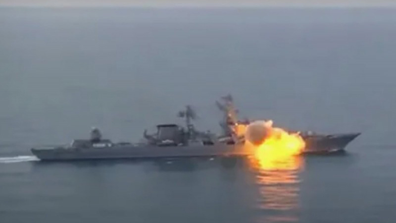 ইরানের ৯টি জাহাজ ডুবিয়ে দেওয়ার দাবি ট্রাম্পের