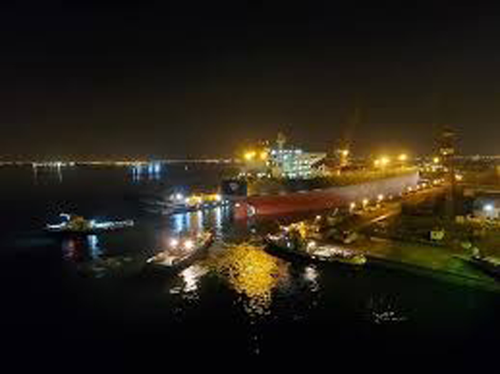 বাহরাইন বন্দরে মার্কিন পতাকাবাহী তেলবাহী জাহাজে আগুন