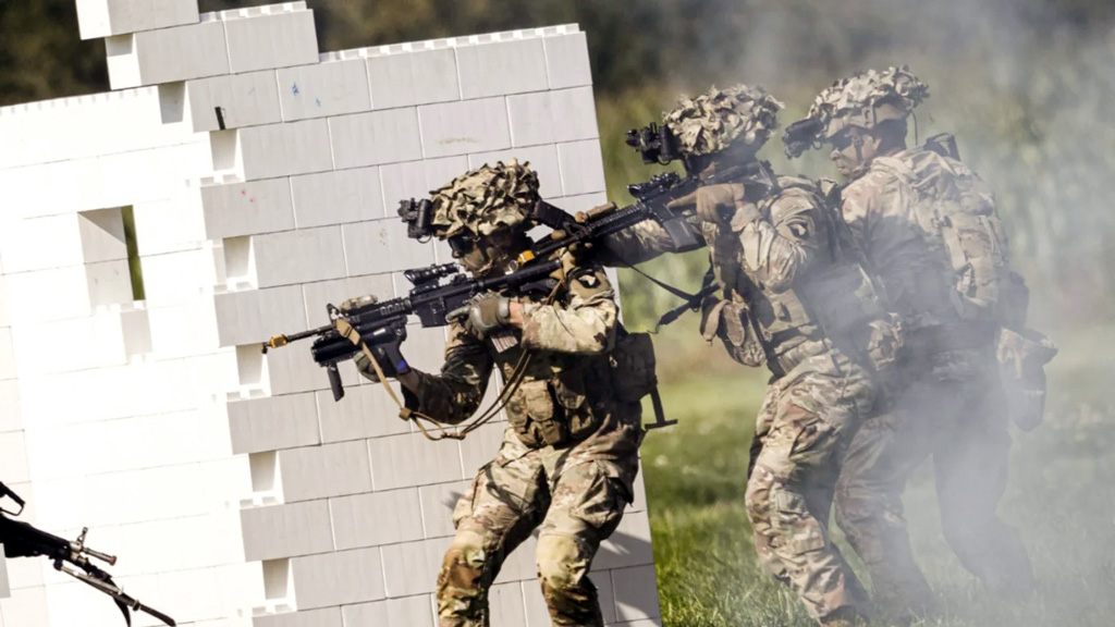 মাটিতে নামলে মার্কিন সেনাদের পাখির মতো গুলি করবে ইরান, আছে আরও যত চ্যালেঞ্জ