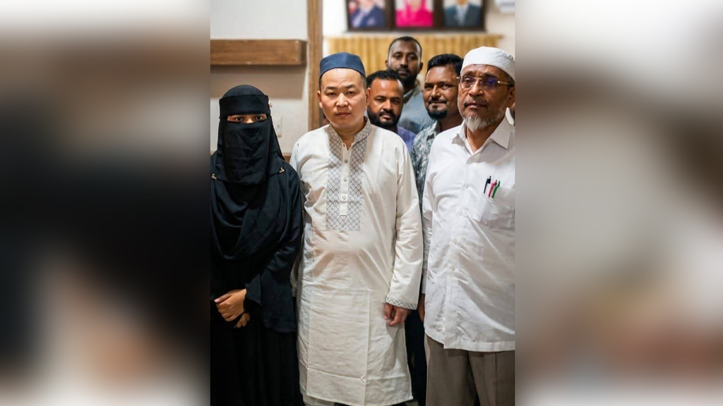 ফেসবুকে প্রেম, ধর্মান্তরিত হয়ে নেত্রকোনার তরুণীকে বিয়ে করলেন চীনা যুবক