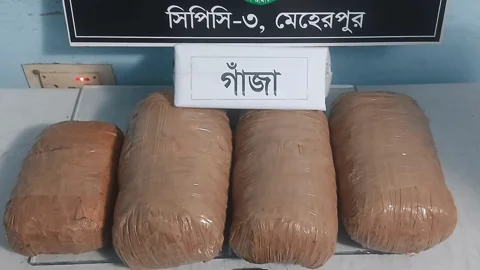 গাংনীতে ৭ কেজি গাঁজাসহ যুবক আটক
