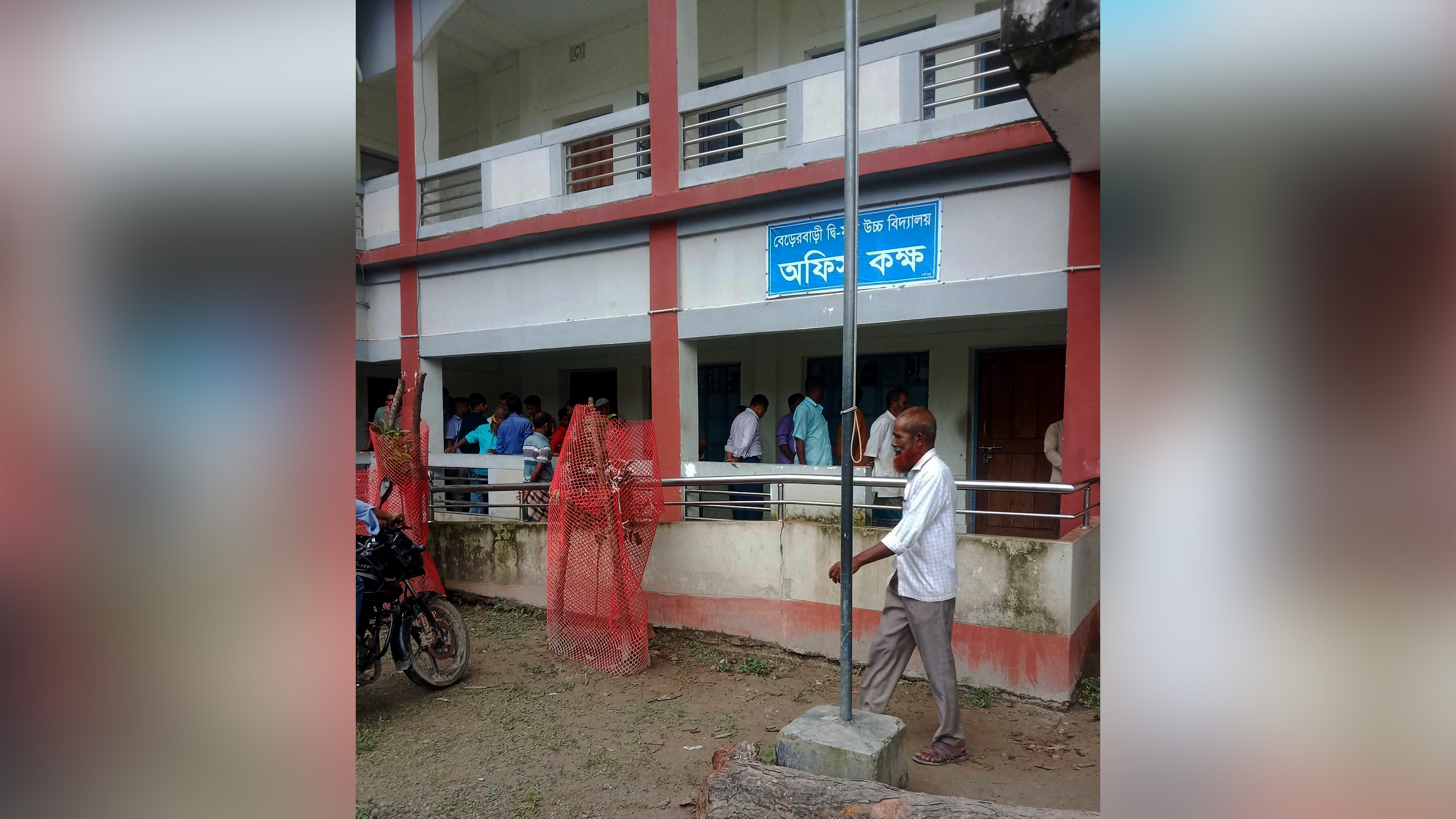 ধুনটে বিদ্যালয়ের কমিটি গঠন নিয়ে বিএনপির দুই পক্ষের মধ্যে সংঘর্ষ, ছুরিকাঘাত-হামলা-ভাঙচুর