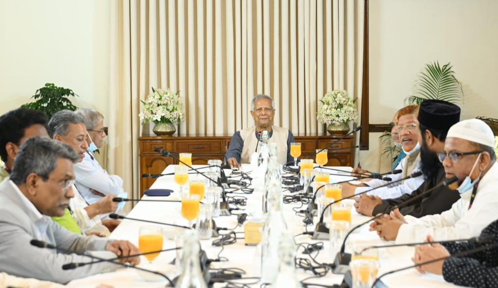 বিএনপি-জামায়াতসহ চার দলের নেতাদের সঙ্গে বৈঠকে প্রধান উপদেষ্টা