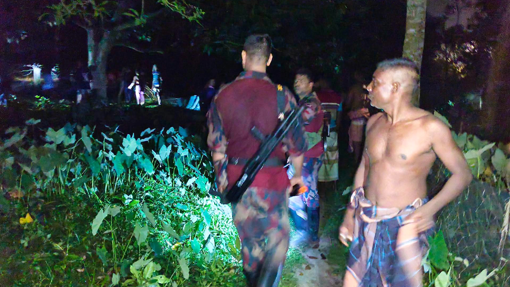চকপাড়া সীমান্তে অবৈধ অনুপ্রবেশ ঠেকাল বিজিবি ও স্থানীয়রা