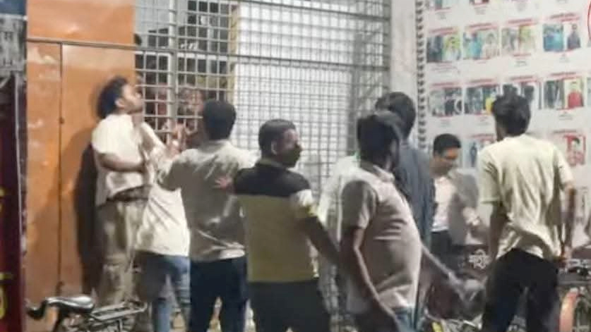 রাবিতে সাংবাদিকদের ওপর হামলা, নির্ধারিত সময়েও আসেনি তদন্ত প্রতিবেদন