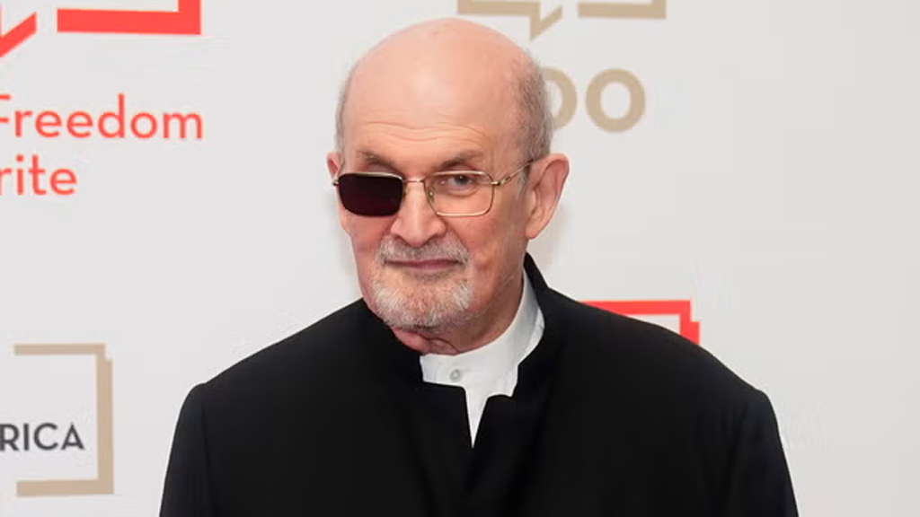 মতপ্রকাশের প্রতীক নয়, লেখক হিসেবে অমরত্ব চান সালমান রুশদি