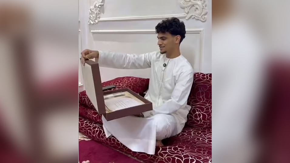 আমিরাতের সেরা শিক্ষার্থীদের চমক দিলেন দুবাই শাসক