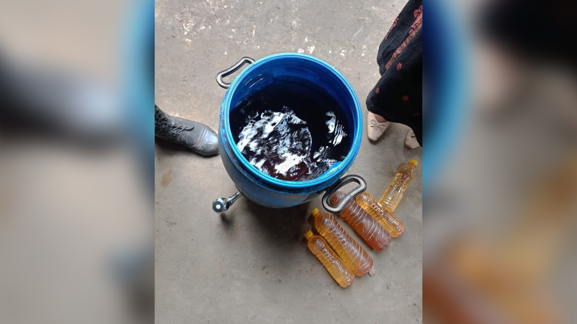 বাড়িতে মজুত রেখে বেশি দামে পেট্রল বিক্রি, ব্যবসায়ীকে জরিমানা