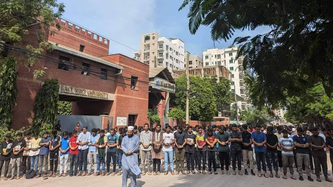 কারফিউ আতঙ্ক গুলির মধ্যেও সাহস হারাইনি
