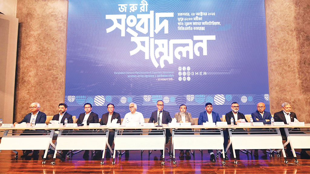সরকার বিদেশিদের কথা শুনতে বেশি পছন্দ করছে