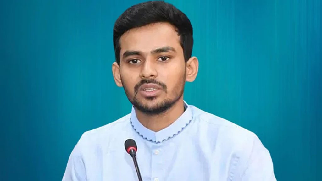 বিমানবন্দরে ব্যাগের মধ্যে গুলির ম্যাগাজিন, যে ব্যাখ্যা দিলেন উপদেষ্টা আসিফ
