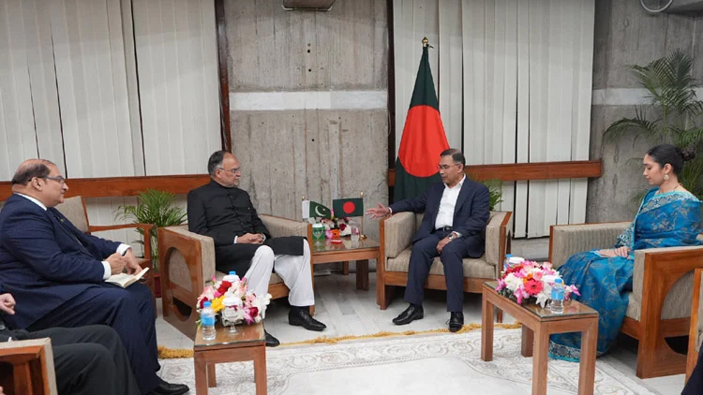 প্রধানমন্ত্রী তারেক রহমানের সঙ্গে পাকিস্তানের পরিকল্পনামন্ত্রীর সৌজন্য সাক্ষাৎ