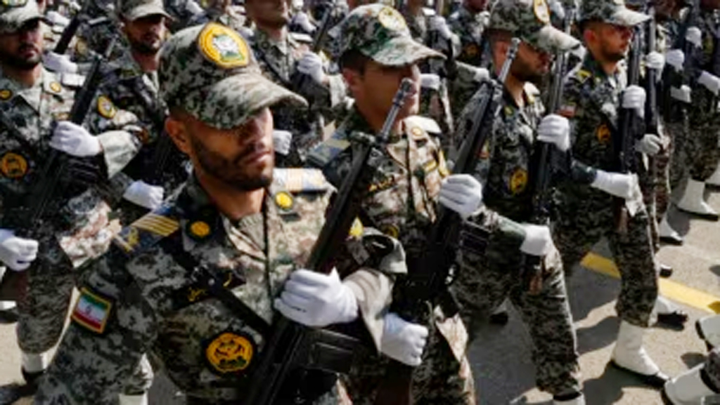 বিক্ষোভ দমনে ইরানের সেনাবাহিনীর ‘রেডলাইন’ ঘোষণা