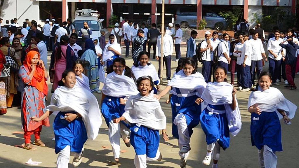 লটারিতে স্কুলে ভর্তির সুযোগ পেল ৩ লাখ ৫ হাজার শিক্ষার্থী