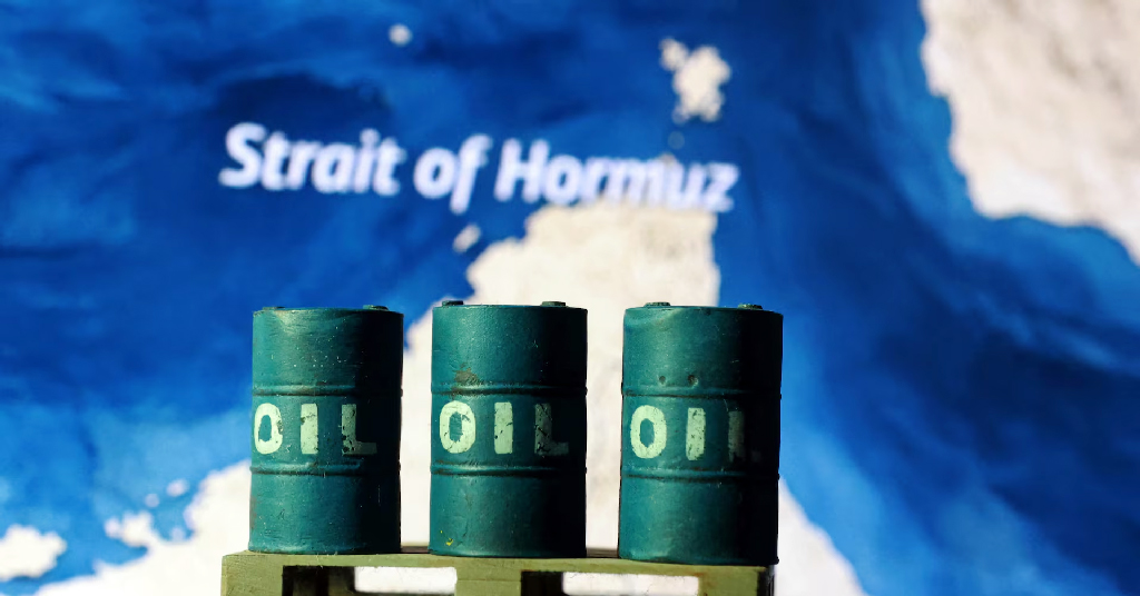 হরমুজ খোলার ঘোষণায় তেলের দাম কমল ১৩ শতাংশ